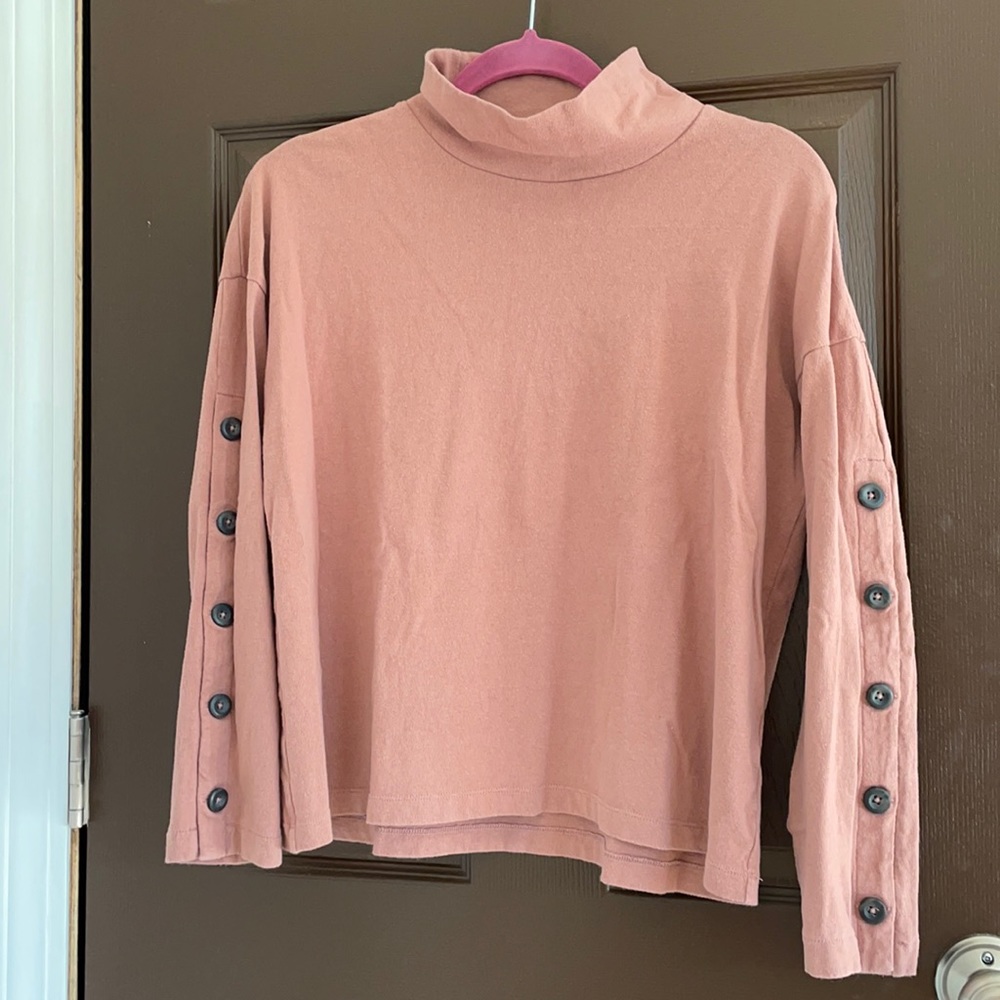Madewell S knit top with cool buttons down the side of arms